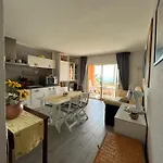 Appartement Avec Vue Et Piscine *