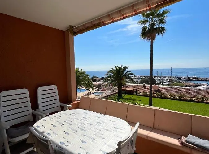 Avec Vue Et Piscine *