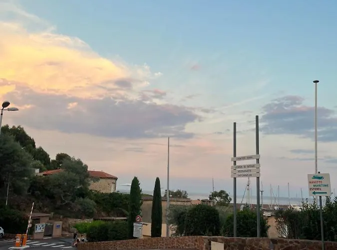 Avec Vue Et Piscine Appartement *