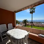 Avec Vue Et Piscine *