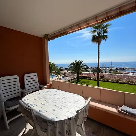 Avec Vue Et Piscine *