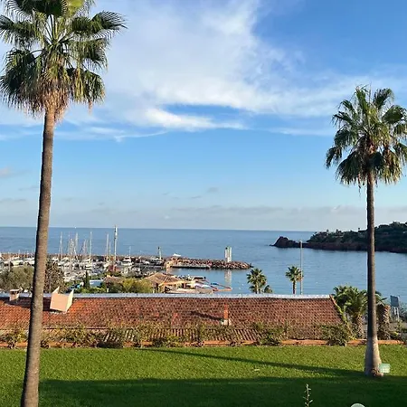Avec Vue Et Piscine