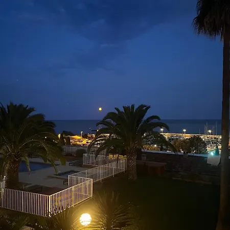 Avec Vue Et Piscine *
