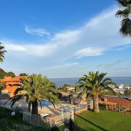 Avec Vue Et Piscine