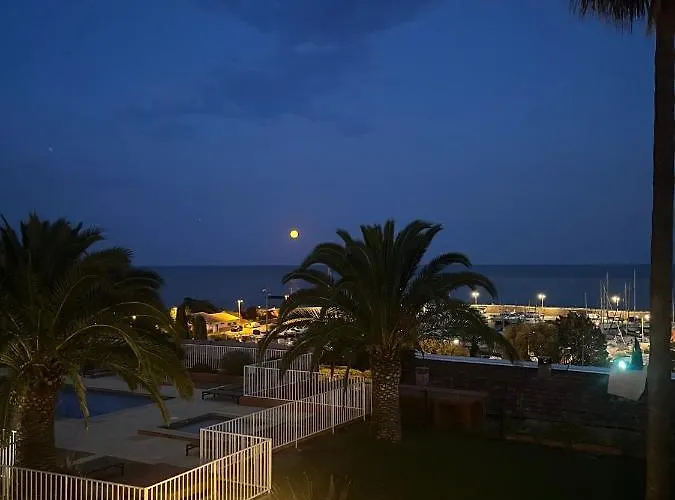 Avec Vue Et Piscine *